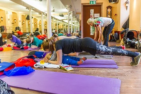 Fit mit Baby mit fitdankbaby in der Tanzschule Yvette