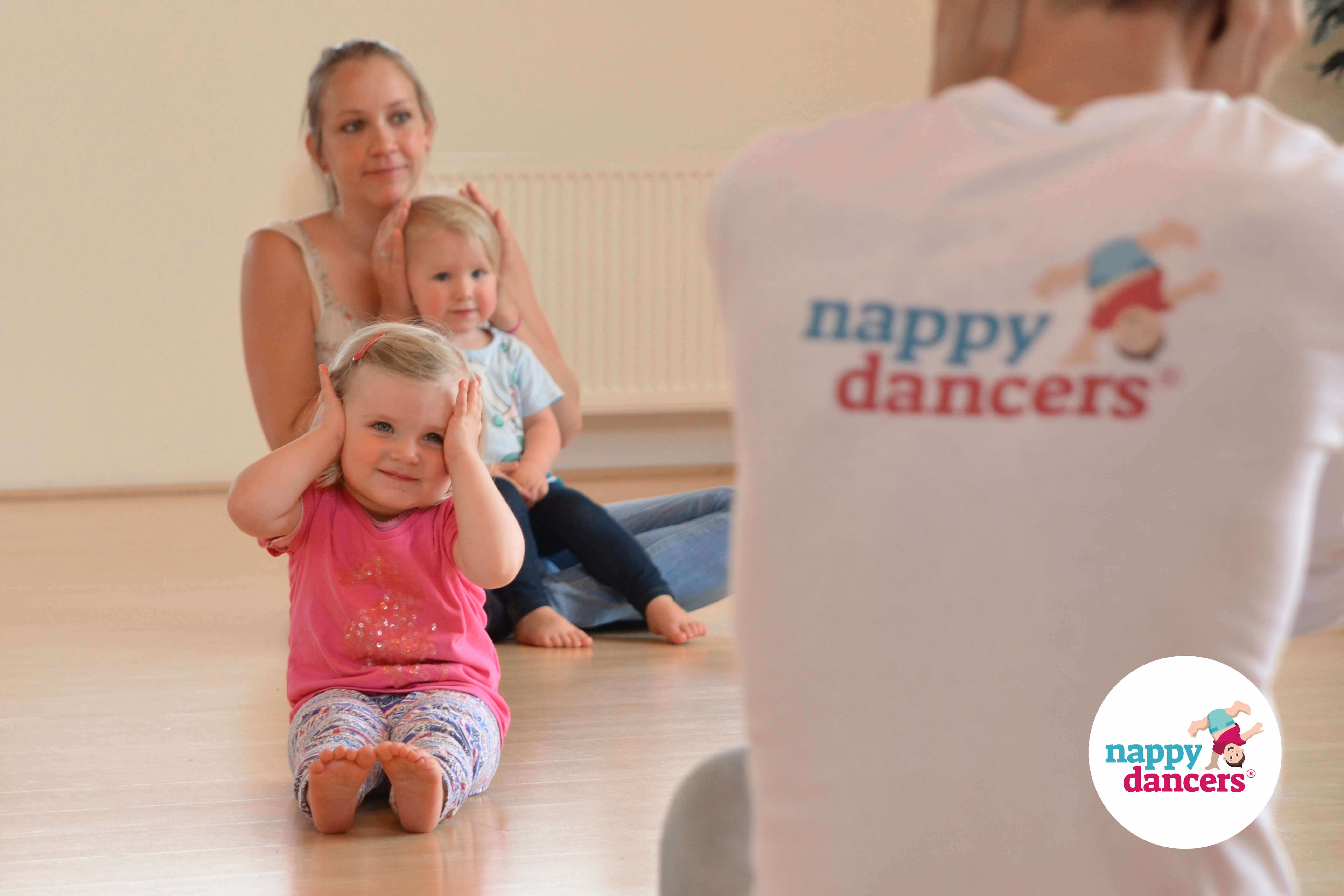 Tanzen, Spielen, Singen mit Kleinkindern in der Tanzschule Yvette